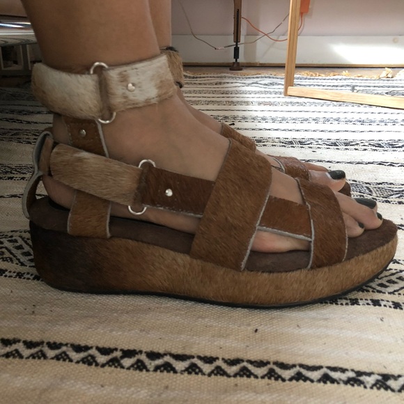 Feminine & Masculine Clemence calf hair sandals - Picture 4 of 8